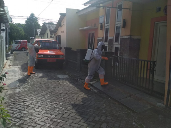 Spraying Disinfektan oleh Destana CC di wilayah Padukuhan Ngringin